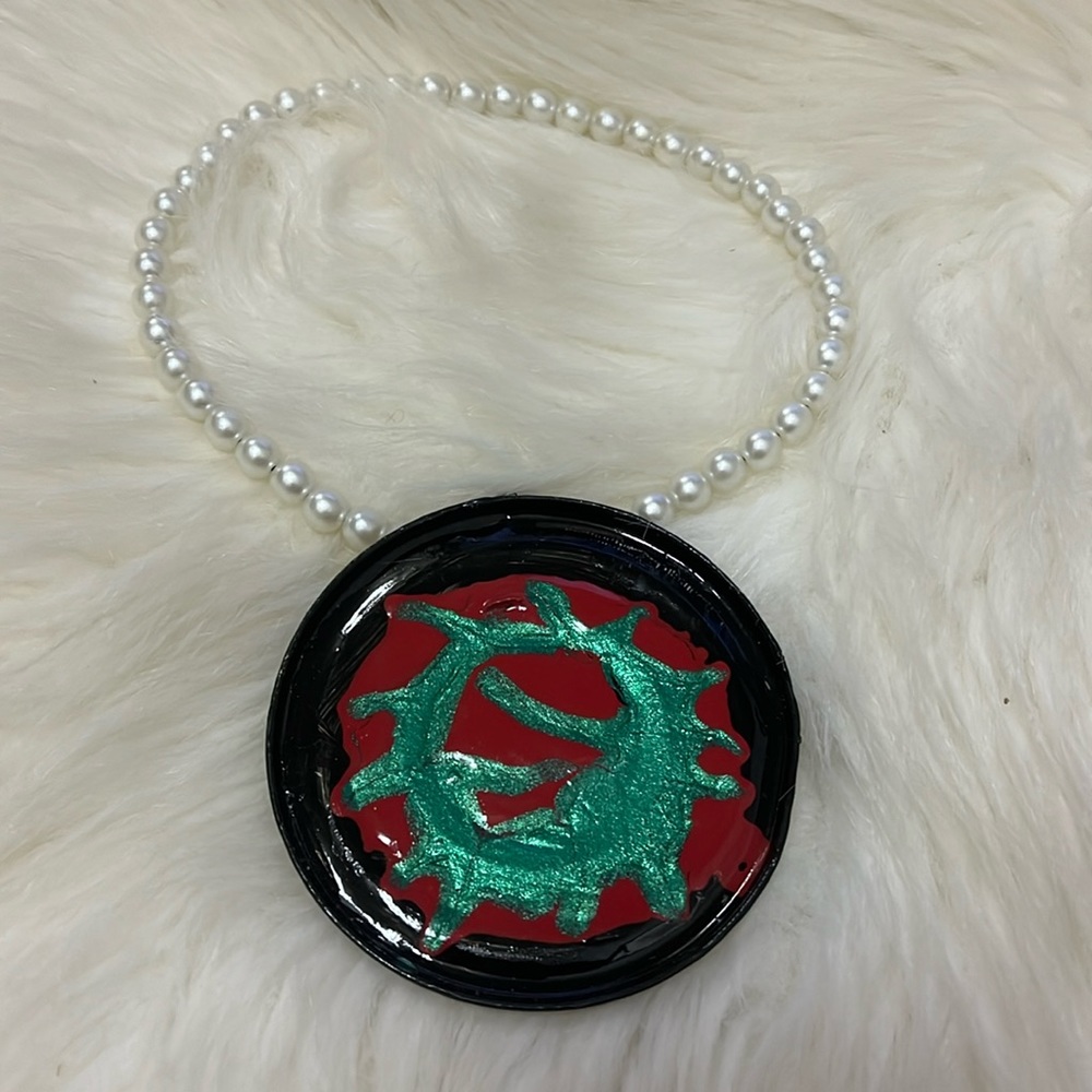 Reversible Red, Green, and Black Round Pendant Stretchy Faux Pearl Chocker